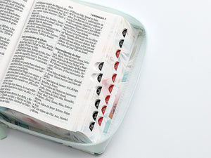 Biblia con Cierre Portátil 12 puntos RV1960, imit piel flores azul con índice y canto floral