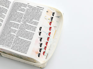 Biblia con Cierre Portátil 12 puntos RV1960, imit piel blanco flores con índice y canto floral