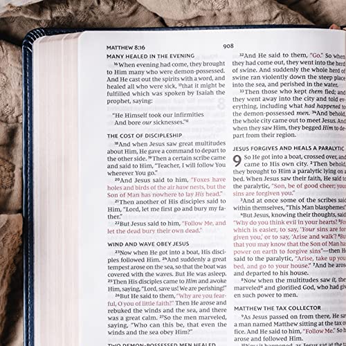 NKJV, Value Thinline Bible, Large Print, Purple Leathersoft, Red Letter, Comfort Print: Holy Bible, New King James Version