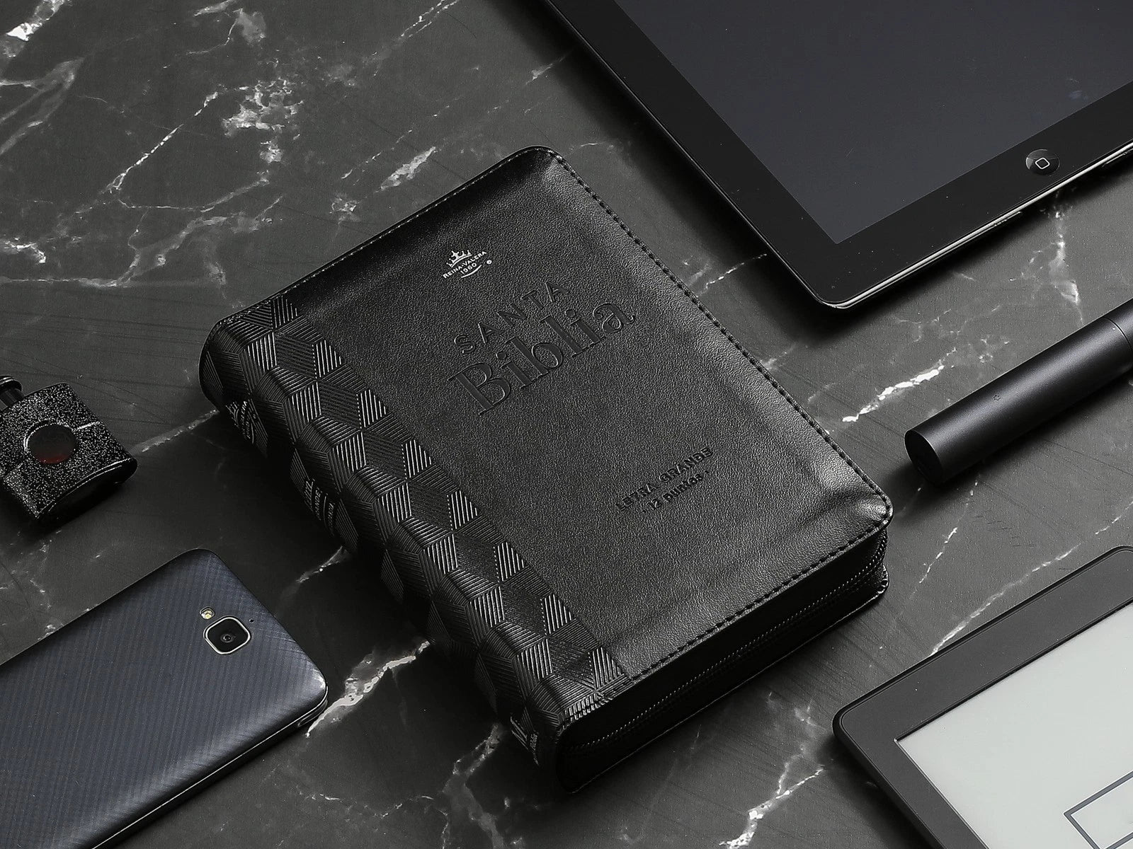 Biblia con Cierre Portatil 12 puntos RV1960 imitacion piel negro geometrico
